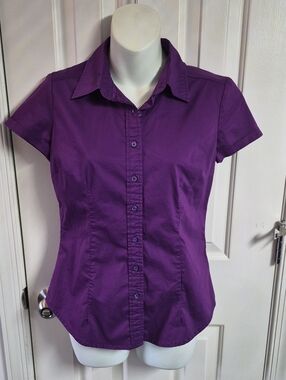 New York & Company Purple Short-Sleeve Button-Down Shirt
